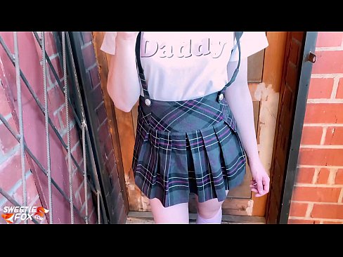 ❤️ Schoolgirl sûget har lul djip en neukt ynstee fan klassen. Porno by ús fy.teatroporno.ru ❤