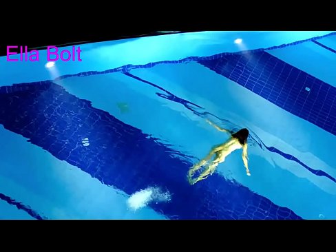 ❤️ Ik kin net ophâlde te sjen, jonge blonde fongen neaken swimmen yn ELLA BOLT resort pool Porno by ús fy.teatroporno.ru ❤