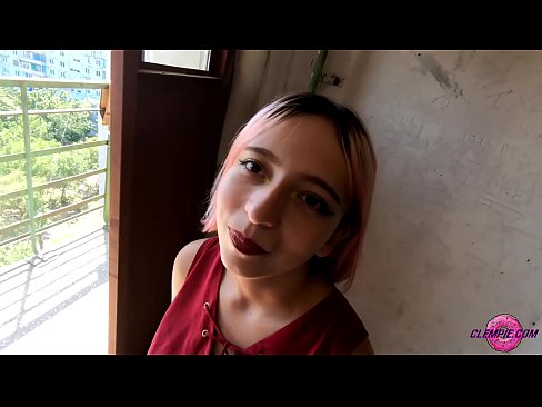 ❤️ Studint Sensual sûget in frjemdling yn 'e bûtenwrâld - Cum op syn gesicht Porno by ús fy.teatroporno.ru ❤